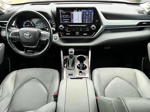 Used 2021 Toyota Highlander Platinum FWD image 23