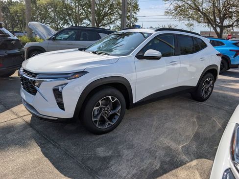 New 2026 Chevrolet Trax LT FWD image 3