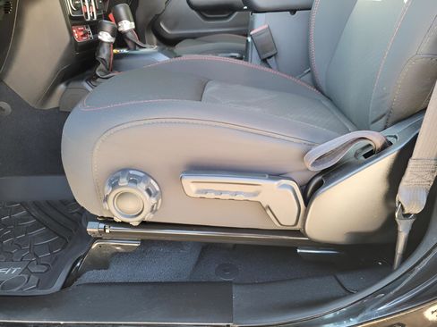 Used 2023 Jeep Wrangler Unlimited Rubicon w/ Cold Weather Group image 15