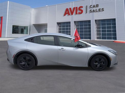 Used 2025 Toyota Prius LE image 5