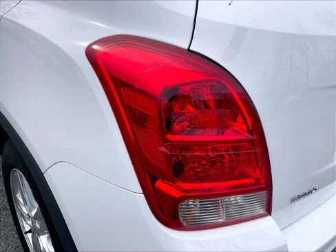 Used 2019 Chevrolet Trax LS FWD image 32