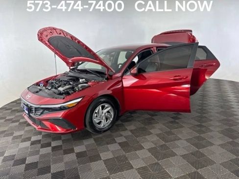 Used 2026 Hyundai Elantra SE FWD image 11