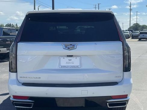 Certified 2021 Cadillac Escalade ESV Premium Luxury AWD/4WD image 4