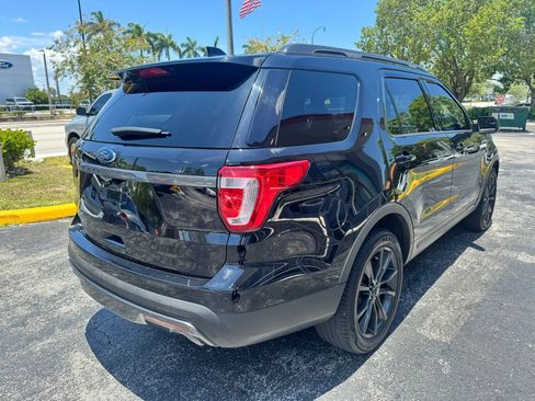 Used 2017 Ford Explorer XLT w/ Equipment Group 202A FWD image 4