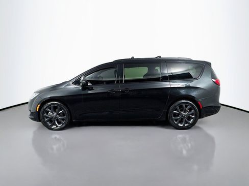Used 2020 Chrysler Pacifica Touring-L w/ S Appearance Package image 2