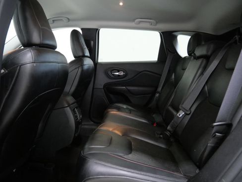 Used 2022 Jeep Cherokee Trailhawk AWD/4WD image 23