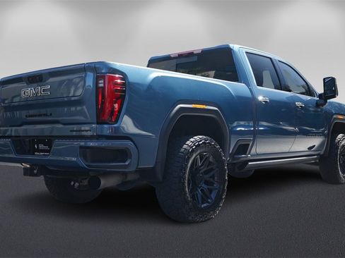 Used 2024 GMC Sierra 2500 Denali Ultimate image 3