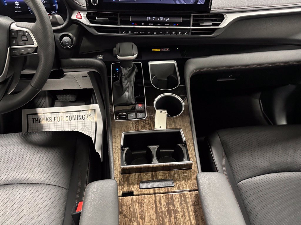 Used 2026 Toyota Sienna Limited FWD image 40