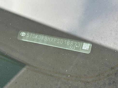 Used 2023 Toyota Highlander LE AWD/4WD image 8