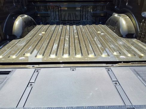 Used 2025 Ford F150 Raptor AWD/4WD image 11