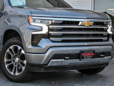 Used 2024 Chevrolet Silverado 1500 High Country w/ Technology Package AWD/4WD image 3