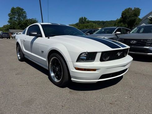 Used 2007 Ford Mustang GT Premium RWD image 2