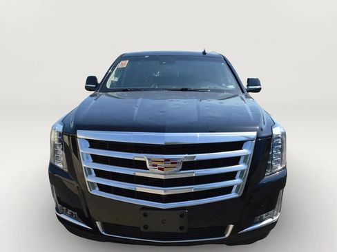 Used 2017 Cadillac Escalade Luxury AWD/4WD image 2