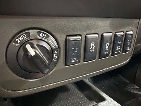 Used 2020 Nissan Frontier PRO-4X w/ Pro-4x Utility Package image 29