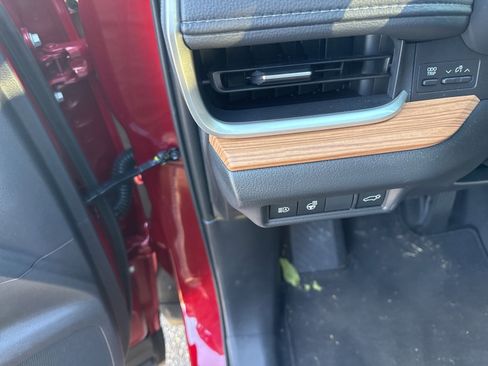 Used 2025 Toyota Grand Highlander FWD image 17