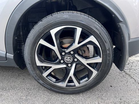 Used 2018 Toyota C-HR XLE FWD image 16