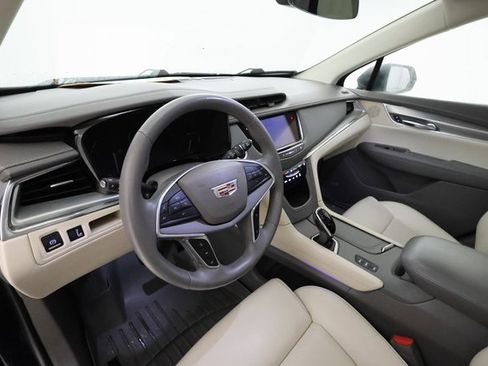 Used 2017 Cadillac XT5 Luxury w/ Driver Awareness Package image 10