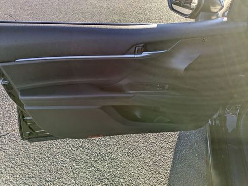 Used 2022 Toyota Camry SE image 15
