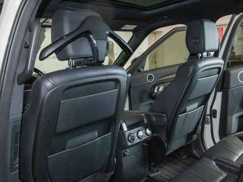 Used 2019 Land Rover Discovery HSE image 10