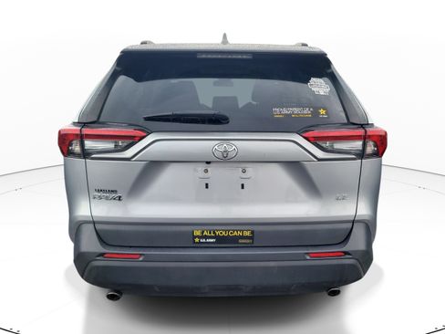 Used 2021 Toyota RAV4 LE FWD image 6