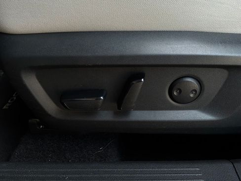 Used 2025 Nissan Rogue SV FWD image 11