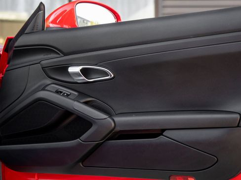 Certified 2023 Porsche 718 Boxster RWD image 33