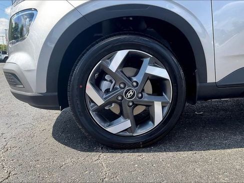 New 2025 Hyundai Venue SEL image 12