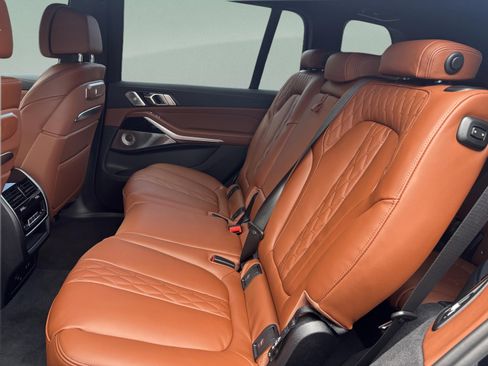 Used 2025 BMW ALPINA XB7 image 24