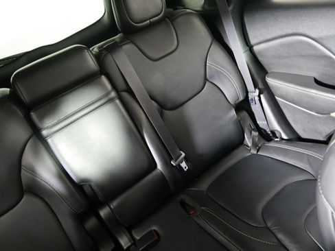 Used 2017 Jeep Cherokee Limited image 14