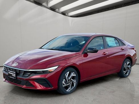 Used 2025 Hyundai Elantra Sport image 1