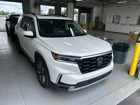 Used 2024 Honda Pilot Elite image 1