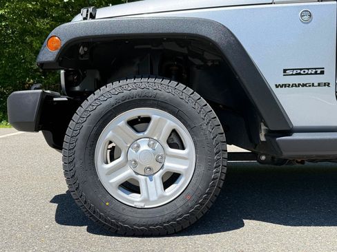 Used 2015 Jeep Wrangler Sport AWD/4WD image 8
