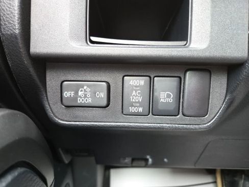 Used 2018 Toyota Tacoma TRD Sport image 13