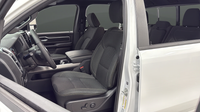Used 2025 RAM 1500 Big Horn AWD/4WD image 9