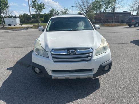 Used 2014 Subaru Outback 3.6R Limited w/ Moonroof Package image 2