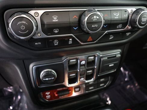 Used 2019 Jeep Wrangler Unlimited Rubicon w/ LED Lighting Group image 26