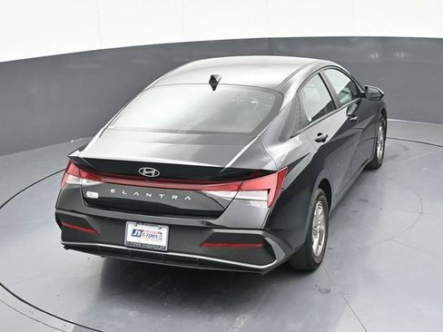 Used 2025 Hyundai Elantra SE FWD image 60