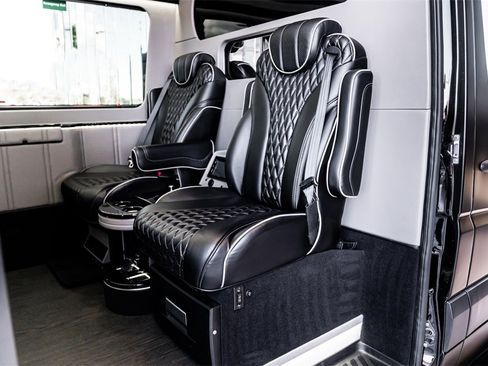 Used 2017 Mercedes-Benz Sprinter 2500 image 20