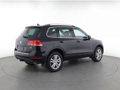 Used 2012 Volkswagen Touareg TDI AWD/4WD image 3
