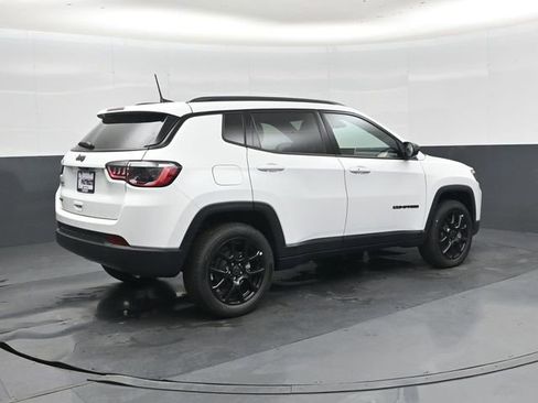 New 2026 Jeep Compass Latitude AWD/4WD image 4