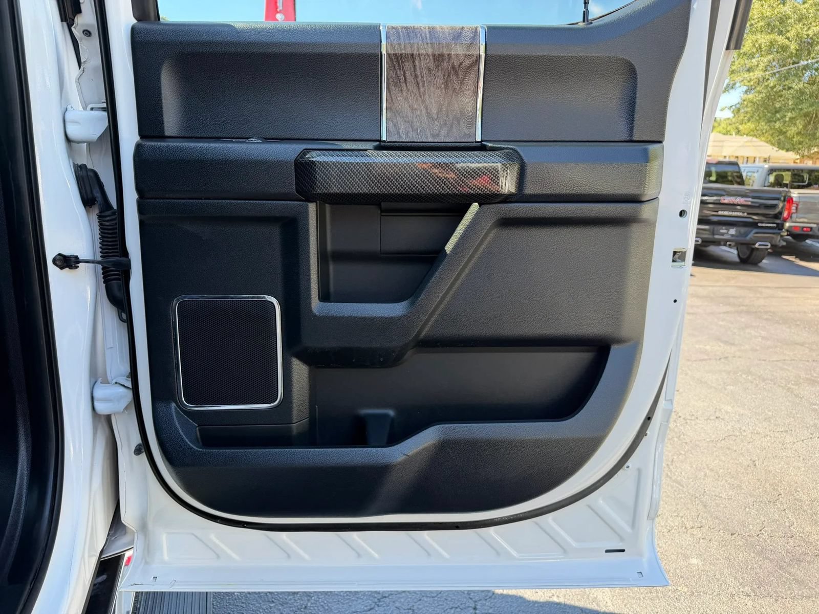 Used 2018 Ford F250 Lariat w/ Lariat Ultimate Package AWD/4WD image 25