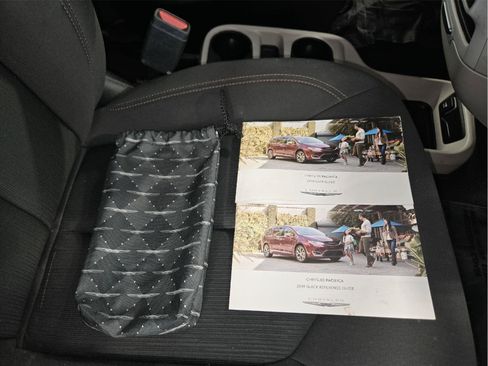Used 2019 Chrysler Pacifica L FWD image 46