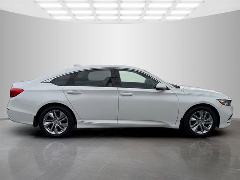 Used 2018 Honda Accord LX image 6