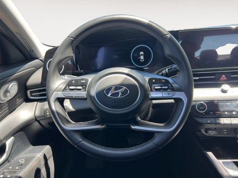 Used 2023 Hyundai Elantra Limited w/ Preferred Accessory Package FWD image 12