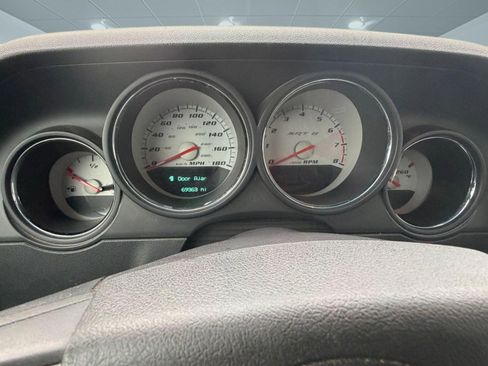 Used 2009 Dodge Challenger SRT8 w/ Spring Special Group RWD image 18