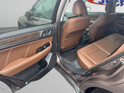 Used 2019 Subaru Outback 2.5i Touring AWD/4WD image 17