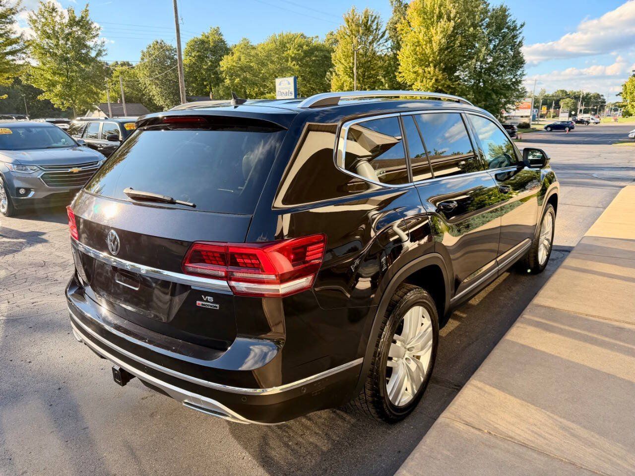 Used 2018 Volkswagen Atlas SEL Premium AWD/4WD image 3