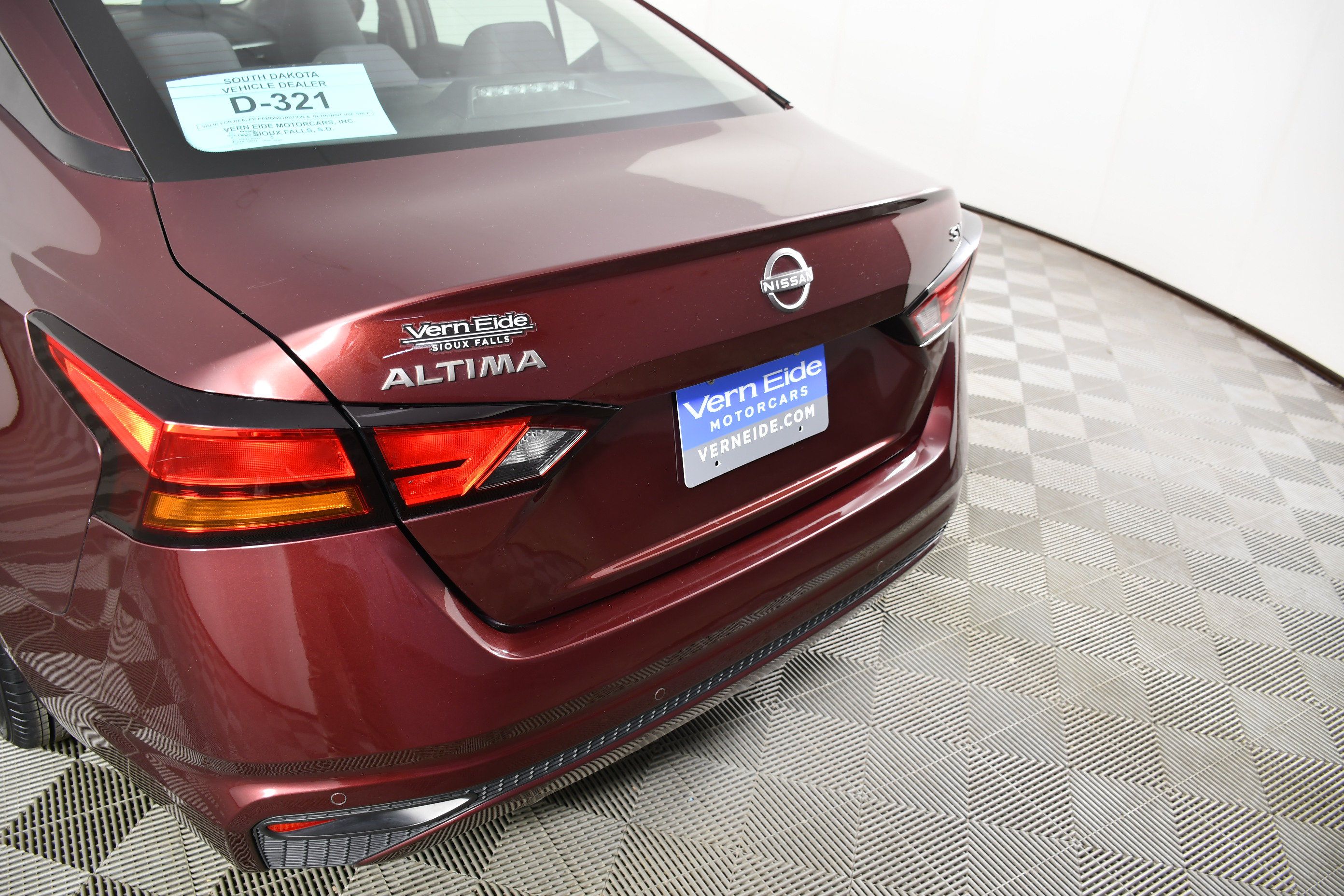 Used 2024 Nissan Altima 2.5 SV FWD image 15