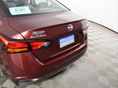 Used 2024 Nissan Altima 2.5 SV FWD image 15