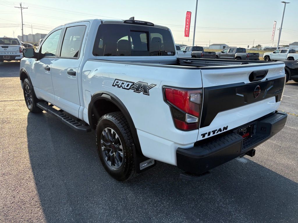 Used 2024 Nissan Titan PRO-4X w/ Pro-4x Convenience Package AWD/4WD image 9